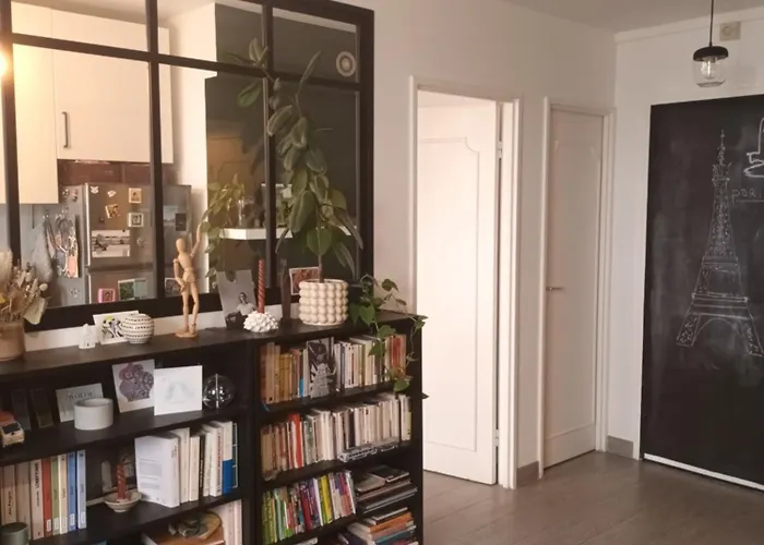 Sunny Flat In Paris
