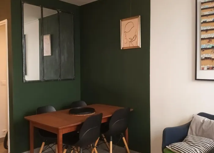 Sunny Flat In Paris